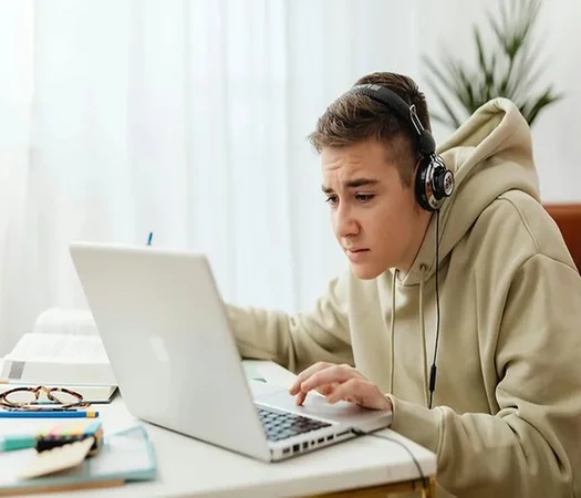 Estudiantes learning English online with Instituto de Inglés Inglés Idiomático