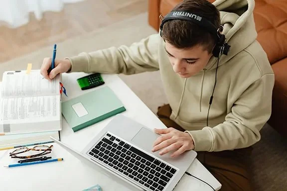Curso de Fluidez en Inglés Intermedio en el Instituto de Inglés Inglés Idiomático