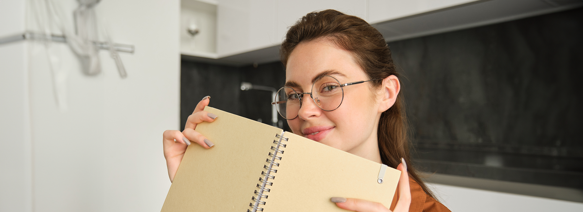 Manual del Estudiante banner - open book